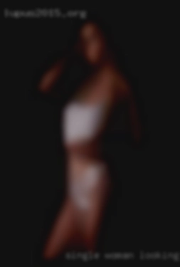 Single woman looking Vero Beach, FL for discreet fun.